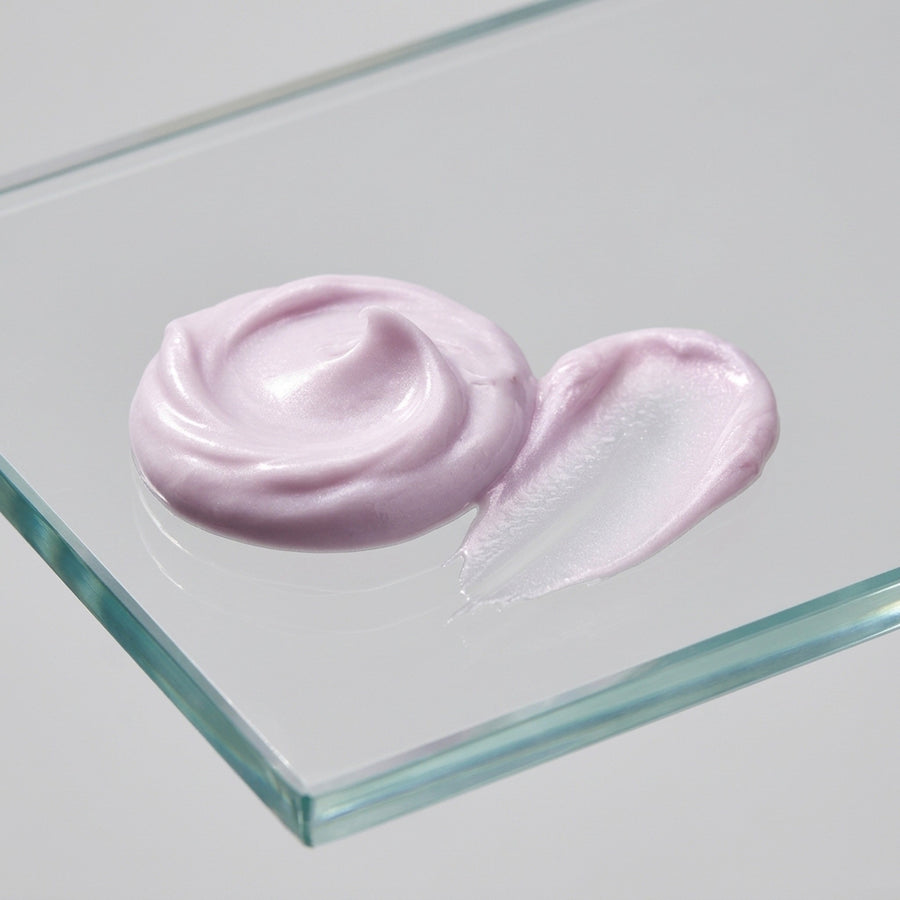Textura lila nacarada de la crema Clarins Nutri-Lumière Revive