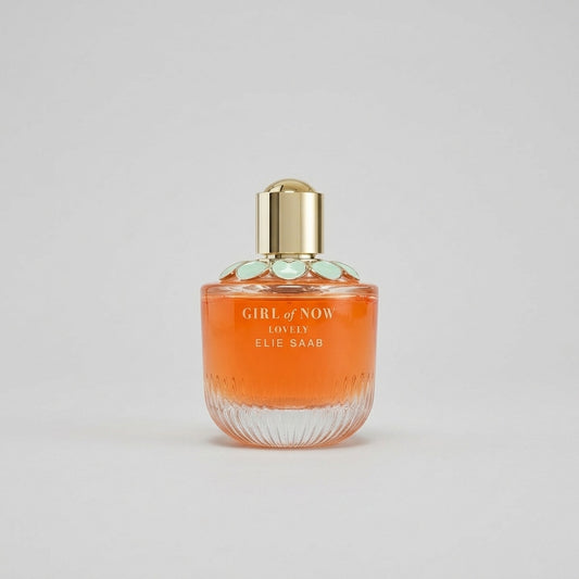 Elie Saab Girl of Now Lovely eau de parfum 50 ml sobre fondo gris
