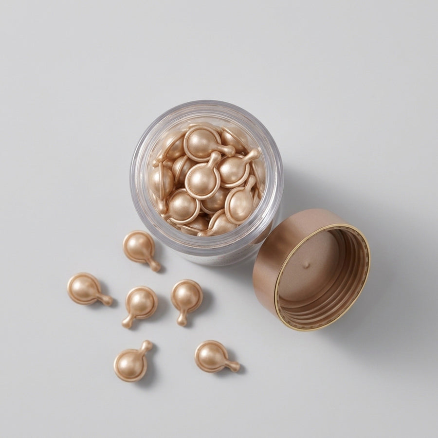 Bote abierto de Elizabeth Arden Vitamin C Ceramide visto desde arriba, lleno de cápsulas