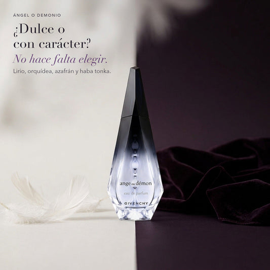 Givenchy Ange ou Démon con la luz partida, mitad clara y mitad oscura
