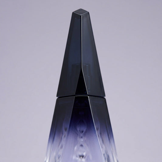 Detalle del tapón tallado de Givenchy Ange ou Démon