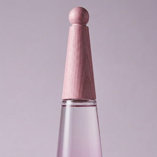 Detalle del tapón rosa de L'Eau d'Issey Solar Violet
