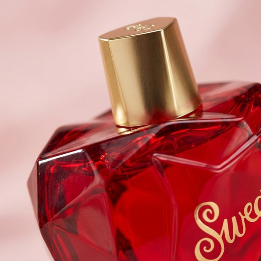 Detalle del tapón dorado y del cristal facetado de Lolita Lempicka Sweet