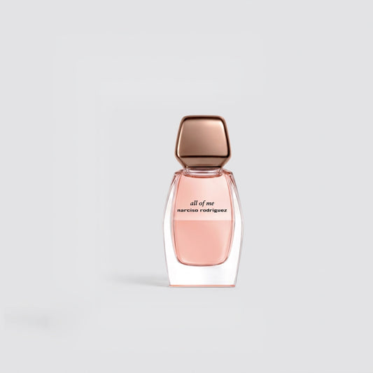 Narciso Rodriguez All of Me eau de parfum 50 ml, frasco rosa facetado con tapón bronce, sobre fondo gris