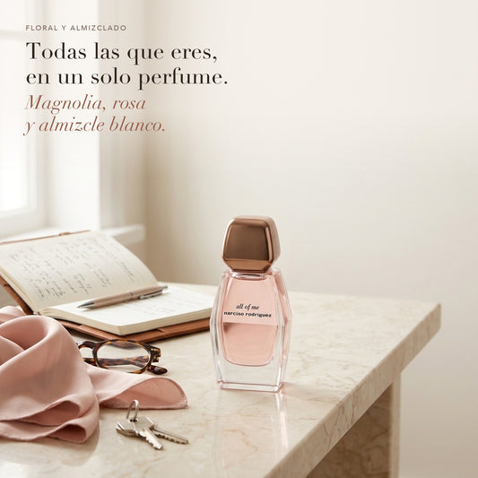 Narciso Rodriguez All of Me en una consola de mármol con una agenda, gafas de leer, un pañuelo rosa y unas llaves