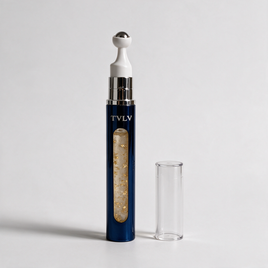 El Caviar Eye Essence destapado, con el aplicador a la vista
