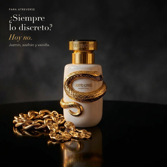 Roberto Cavalli Serpentine sobre una superficie negra con una cadena dorada