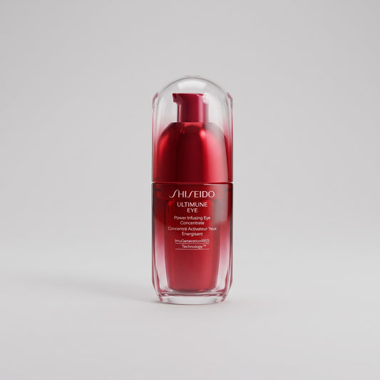 Frasco de Shiseido Ultimune Eye sobre fondo gris